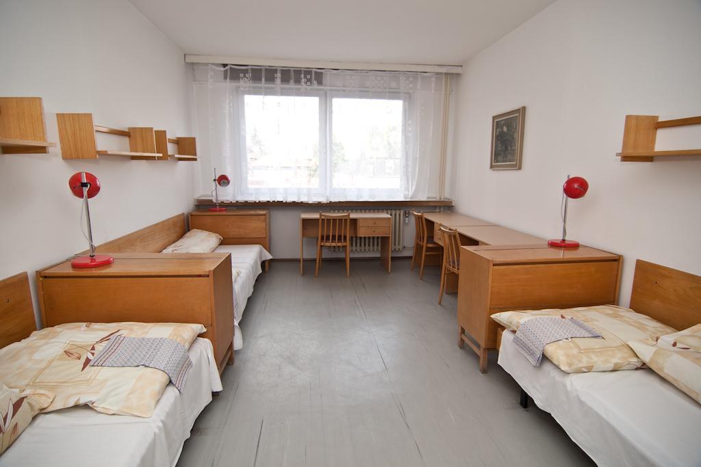 Domov Mladeze A Skolni Jidelna Karlovy Vary Room photo